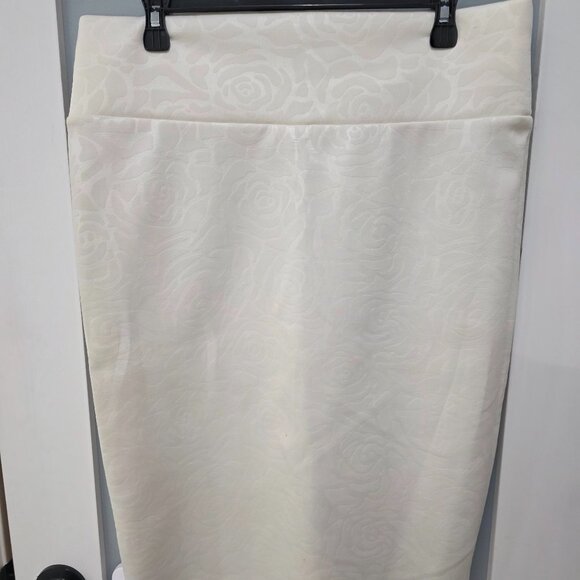 LuLaRoe Women’s Pencil Skirt Cream Rose Pattern Textured - Picture 1 of 8